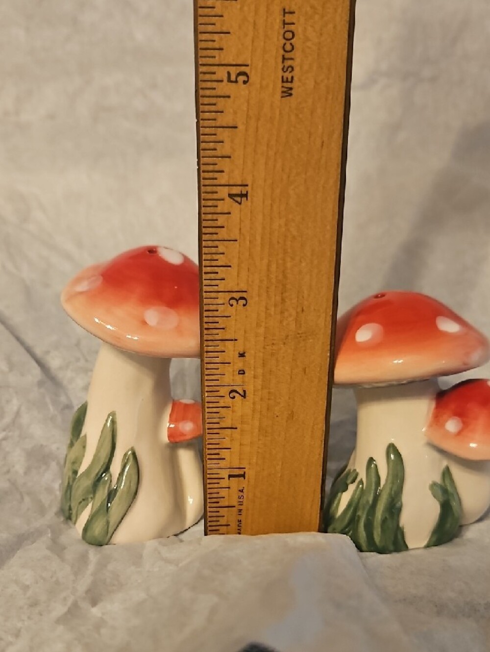 Ceramic Red & White Mushroom Salt and Pepper Shakers - Picture 2 of 8